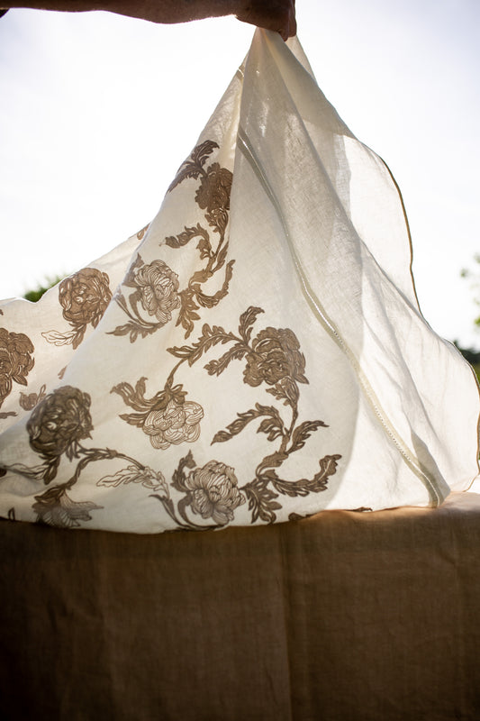 Mantel Bordado · Puro Lino lavado · Diseño Dominique · Beige